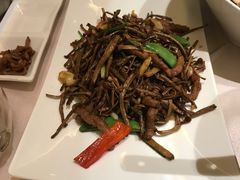 茶树菇炒牛柳-粗茶淡饭·汉口公馆(循礼门店)