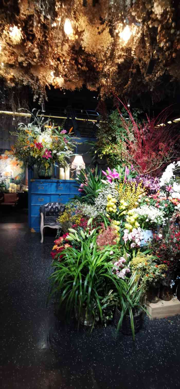 猛虎玫瑰61鲜花西餐厅(鎏嘉码头店)-"身在花从中 鸟语花香 一个花为