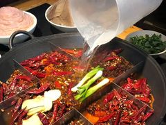 -渝嘴小老弟老火锅(华新村店)