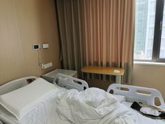 -上海大学附属上海和平眼科医院