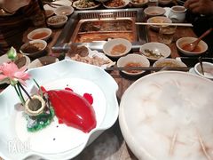 -老牌坊云南鱼豆花火锅(爱建店)