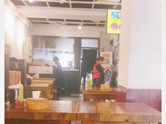 大堂-丽虹云南过桥米线(兴工街店)