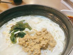 -灵芝妹子海鲜米线(瓦房店新玛特店)