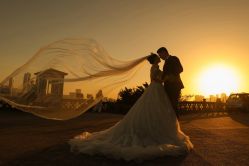 -现代经典婚纱摄影