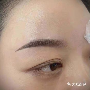 第一次纹眉难免有点紧张