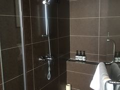 -西安大雁塔科技大学地铁站亚朵酒店