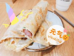 蛋饼夹香肠-小桃园·豆浆油条(复兴中路店)
