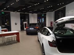 -TESLA 特斯拉(上海太古汇体验店)