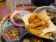 -爆炸头阿姨小四川正宗川味小吃(无任何分店)