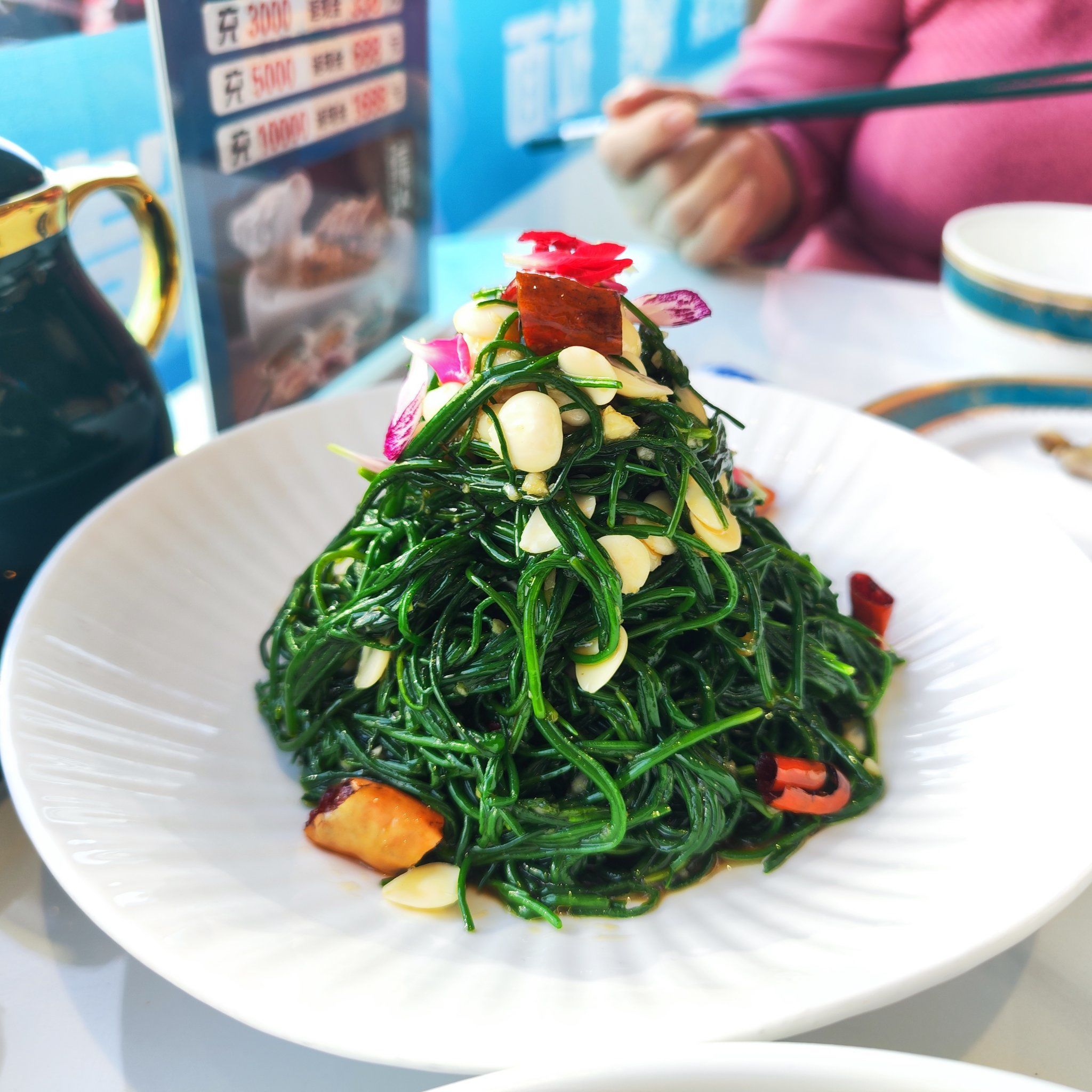 在北京吃到了正宗的宁夏菜.沙葱量很足,味