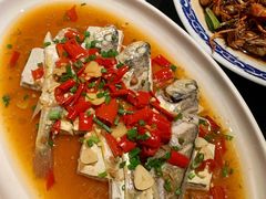 剁椒臭豆腐蒸小黄鱼-老头儿油爆虾·知味杭州(爱琴海购物中心)