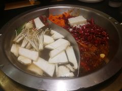 菌汤鸳鸯锅-沸炉重庆老火锅(军事博物馆店)