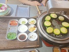 -围炉肉舍丹东海鲜烤肉·烤活鳗(步行街店)
