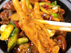 姜辣凤爪烧猪蹄-江城燕子大排档(江汉路步行街店)