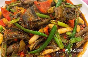 Stir-fried Earth Eel Slices