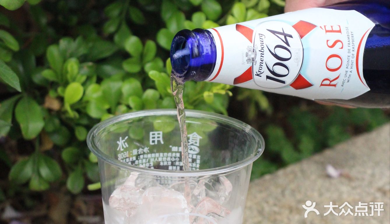 樱花季怎么少得了嘉士伯1664桃红啤🥂