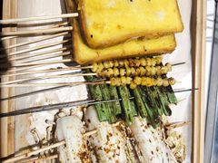 -山野的朋友露营炭火烤肉