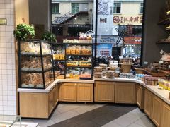 面包甜点陈列柜-大苹果面包生日蛋糕(创新店)