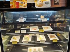 面包甜点陈列柜-麦当劳(汉口火车站候车室店)