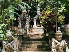 -Chom Cafe and Restaurant