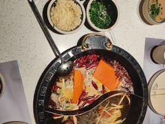 红火招牌鸳鸯锅-火社火锅(裕华万达店)