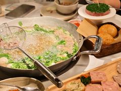 -左庭右院鲜牛肉火锅(金山万达店)