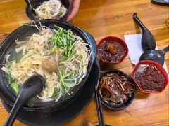 -丽虹云南过桥米线(兴工街店)