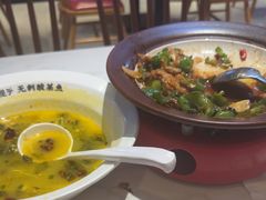 -渝是乎酸菜鱼·川渝小炒(新世界百货望京店)