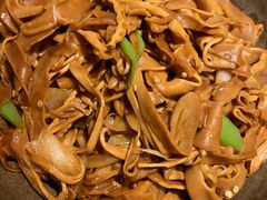 干锅南山纸片笋-小厨娘淮扬菜(六合欢乐港店)