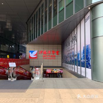 最喜欢去没什么人的餐厅。哈哈，这里的过年气氛还是很浓