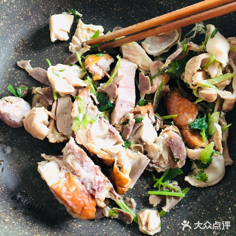 隔夜斩料也可以再做成一道芹菜炒烧鸭