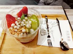 满满VC草莓爆珠双皮奶冻杯-满记甜品(巴黎春天宝山店)