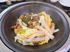 -东北烧烤铁锅炖水库鱼