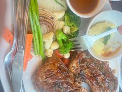 -Chom Cafe and Restaurant