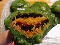 艾叶咸蛋黄肉松青团-王家沙点心店(南京西路总店)
