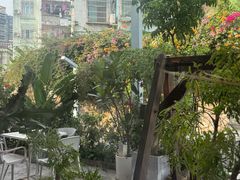 -彳亍咖啡·这里(水湾路店)