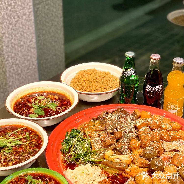 每次在小上刷到这种盘盘麻辣烫都要流口水 现在这个盘盘