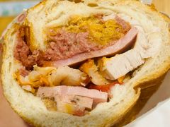 -Bánh Mì Huynh Hoa