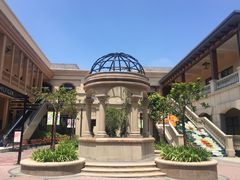 -王府井奥莱临潼小镇(临潼店)