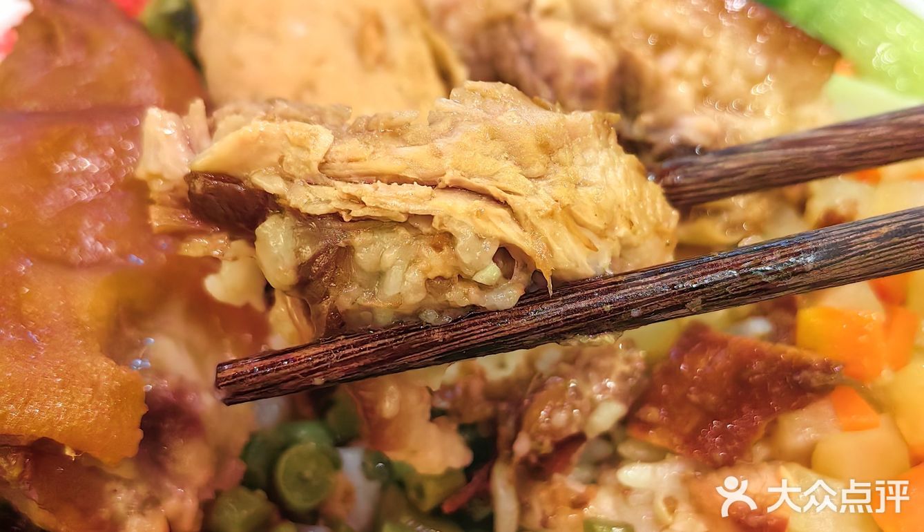 味道正宗分量惊人的猪脚饭，居然藏在金融城写字楼里！