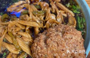 Green Pepper and Tofu Shreds with Pork + Pork Meatballs + Cabbage