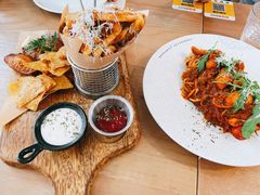 -Mark&Mars Restaurant