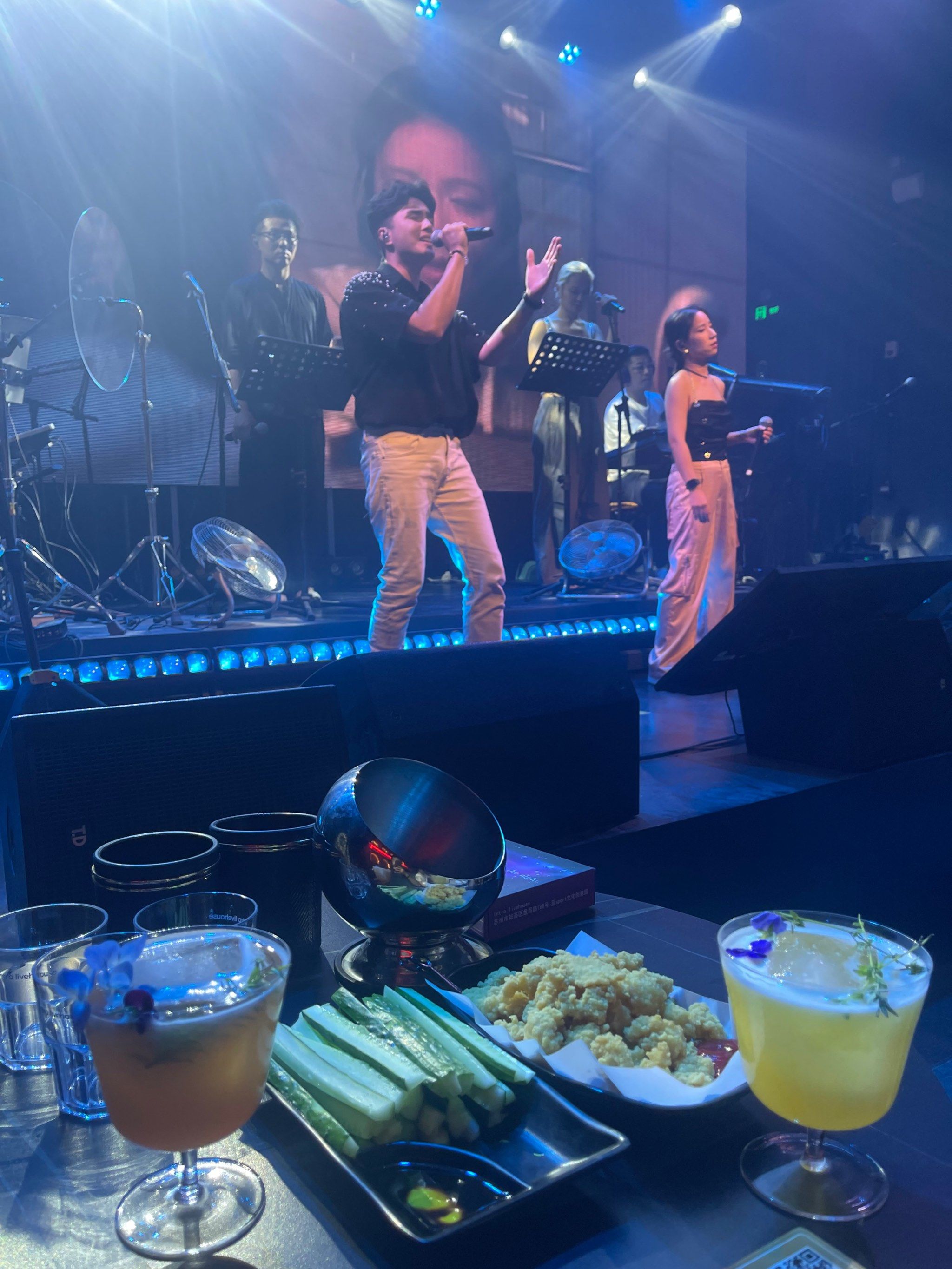 一家🈶️乐队驻唱的宝藏酒吧‼️