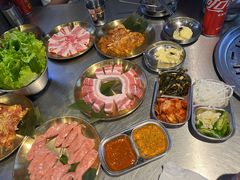 -哈哈碳都·牛肋条无限自助烤肉(台江万达店)