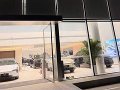 -小鹏汽车(上海静安大融城店)