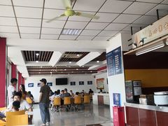 -临港服务区·停车场