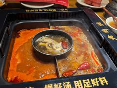-老牌坊云南鱼豆花火锅(哈西万达店)