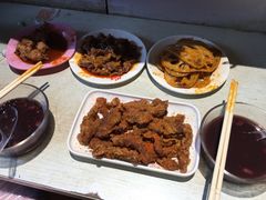 -爆炸头阿姨小四川正宗川味小吃(无任何分店)
