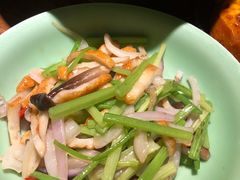 菌菇炒鱼饼-弄堂里·寻味杭州(湖滨银泰in77C区店)