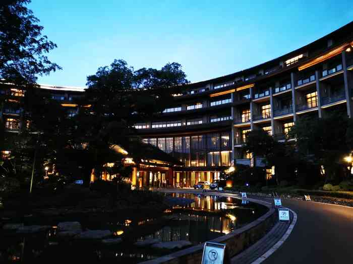 趁着人少周末跑到拈花湾来觉得酒店毕竟服务更好一些最后还是选了酒店